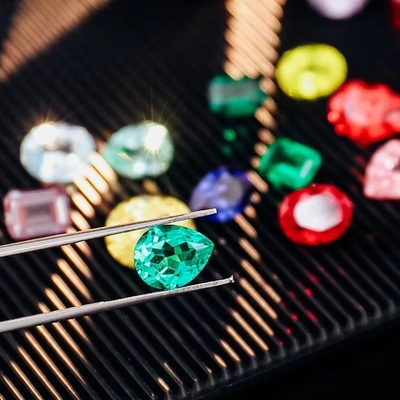 Lab Tumbuh Jedi Darah Warna Ruby Oval Berkilau Potong Sertifikat Lab Dibuat Ruby