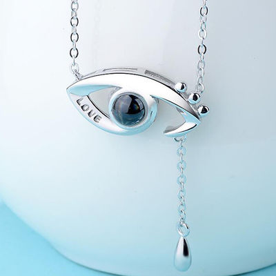 3.9 gram 0.48X0.84in Angel Eyes Necklace Kustom Proyeksi Cahaya Kalung ODM
