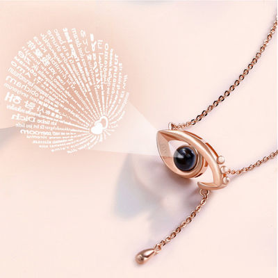 3.9 gram 0.48X0.84in Angel Eyes Necklace Kustom Proyeksi Cahaya Kalung ODM